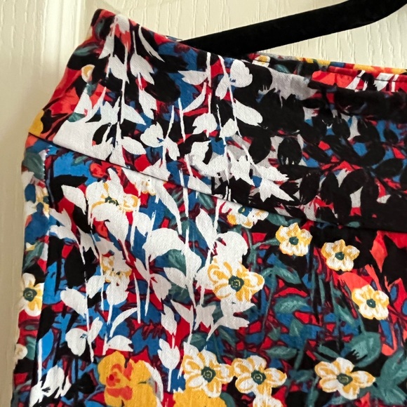 🛍️ UP! Ladies Floral Ankle Pants - Picture 5 of 12